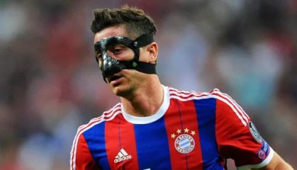 爱游戏app下载-莱万上次戴面具：一点也不好受，影响我观察皮球和对手