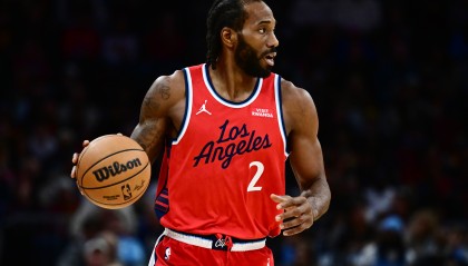 球队强心剂！小卡复出时间限制26分钟 各种干拔砍下24分5板4助