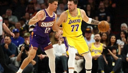 爱游戏官方入口-三分33中5！格林命中率倒数，火箭开一亿合同，却成太阳烫手山芋